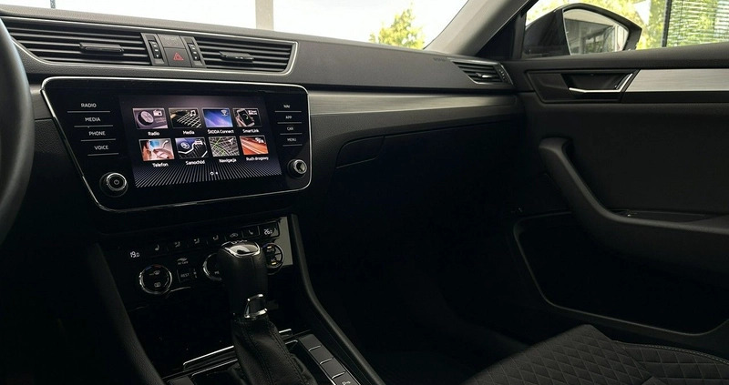 Skoda Superb cena 99900 przebieg: 135160, rok produkcji 2019 z Mogilno małe 781